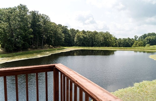 Milltown House | Lakefront Cabin Getaway near Columbia, Kentucky