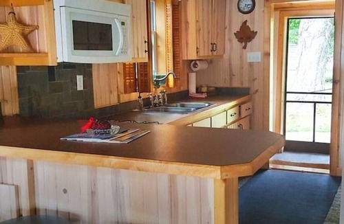 Levering Cabin | Lakefront Cabin on Paradise Lake