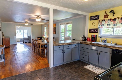 Harrison Cottage | Lakefront Cottage- big enough for your family, plus more!