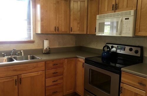 Mount Ida Cottage | Lakefront Cottage with Spa and Pool Perfect for Outdoor Activities in Mount Ida, Arkansas