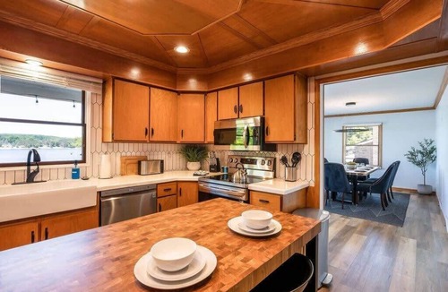 Cadillac House | Lakefront cottage with hot tub