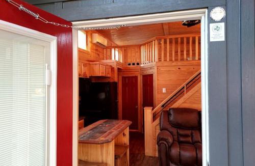 Dogwood House | Lakefront Cottage with Hot Tub & Sunset Views