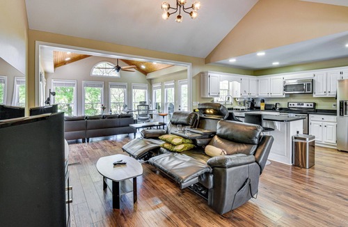 Murrayville House | Lakefront Escape-Private Dock-Fire Pit-Sleeps 12