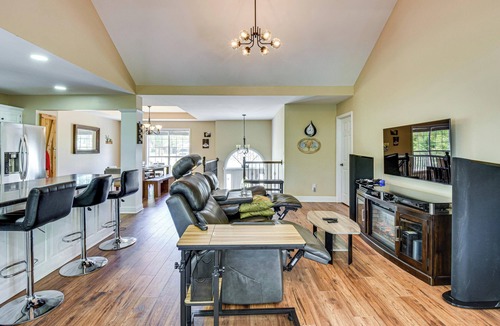 Murrayville House | Lakefront Escape-Private Dock-Fire Pit-Sleeps 12