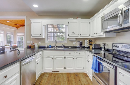 Murrayville House | Lakefront Escape-Private Dock-Fire Pit-Sleeps 12