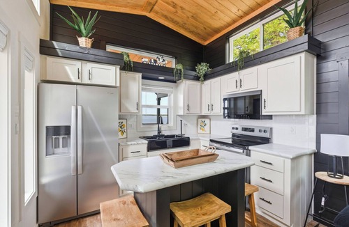 Dogwood House | Lakefront Fireside Retreat Paradise!