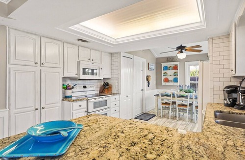 Fort Myers House | Lakefront, Free Heated Pool, Spa, Kayaks, Bikes, Fishing & Beach gear & More