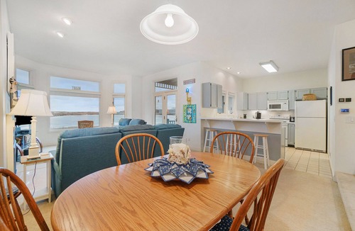 Manistee Condo | Lakefront Harbor Village Family Condo