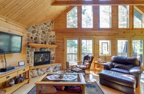 Hazelhurst House | Lakefront Hazelhurst Cabin: Dock & Pool Table