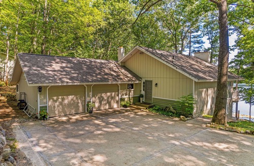 Lake Arrowhead House | Lakefront Home Near Skiing & Snowmobile Trails