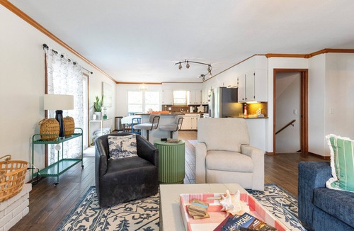 Grove Villa | Lakefront Home on Grand Lake in Grove – Dock, 10 Beds, Game Room, Honey Creek