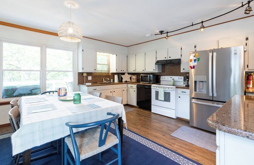 Grove Villa | Lakefront Home on Grand Lake in Grove – Dock, 10 Beds, Game Room, Honey Creek