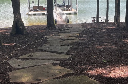 Blairsville Cabin | Lakefront home on Lake Nottely with dock