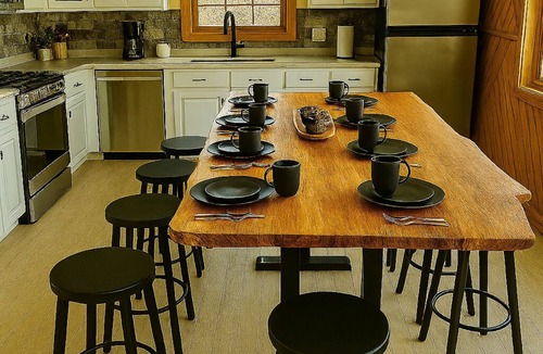 La Follette Cabin | Lakefront, hot tub, 7bdrm, 30 guests, fire pit, kayaks, sxs trails bunk rm.