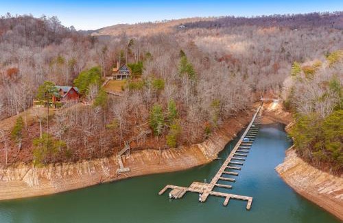 New Tazewell House | Lakefront House Sleeps 12 Hot Tub Mtn view Grill