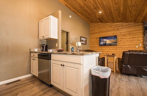 McHenry Cabin | Lakefront Lakeview Cabin 5-Hot Tub, Full Kitchen