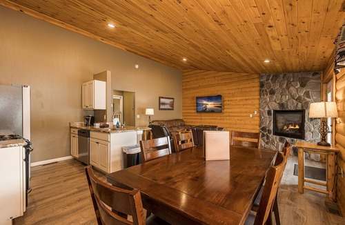 McHenry Cabin | Lakefront Lakeview Cabin 5-Hot Tub, Full Kitchen