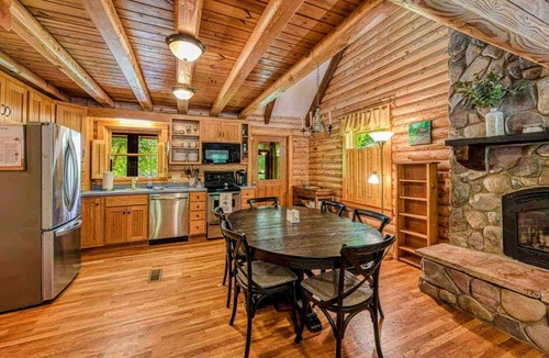 Bumpass House | Lakefront Log Cabin at Lake Anna, Dock, Deck