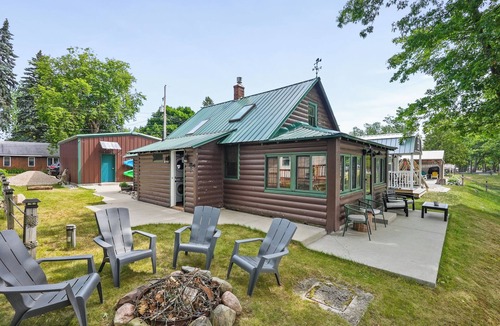 Lake City Cabin | Lakefront Log Cabin-Stunning Lake Views, Kayaks, Steps to Beach & dt Lake City!