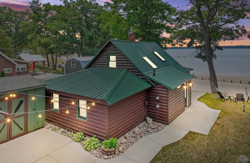Lake City Cabin | Lakefront Log Cabin-Stunning Lake Views, Kayaks, Steps to Beach & dt Lake City!
