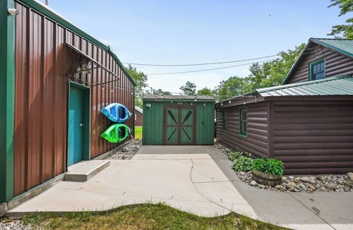 Lake City Cabin | Lakefront Log Cabin-Stunning Lake Views, Kayaks, Steps to Beach & dt Lake City!