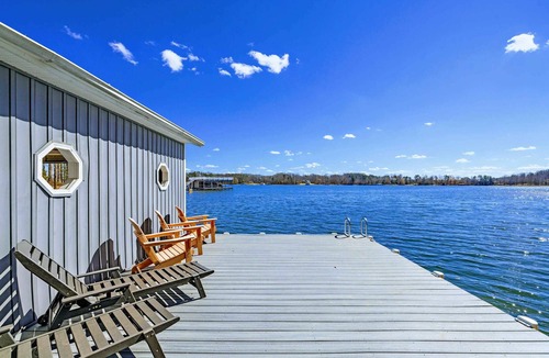Mineral House | Lakefront Luxury, Hot Tub, Dock, Beach, Games