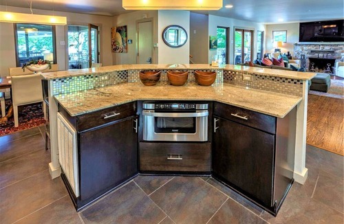 Mid America Cabin | Lakefront Luxury: Private Water Front Vacation Rental with Views Near Hot Springs, AR