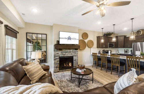 Branson Condo | Lakefront on Taneycomo with Fireplace, Just Minutes from Branson Landing