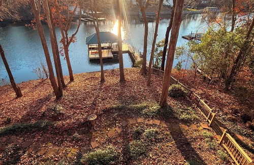 Mount Mourne House | Lakefront Paradise on Lake Norman-Sleeps 12, Pet-friendly, Private dock, kayaks