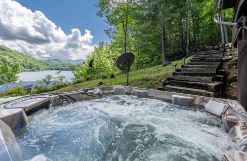 Aquone House | Lakefront Point Retreat on Nantahala Lake with Dock