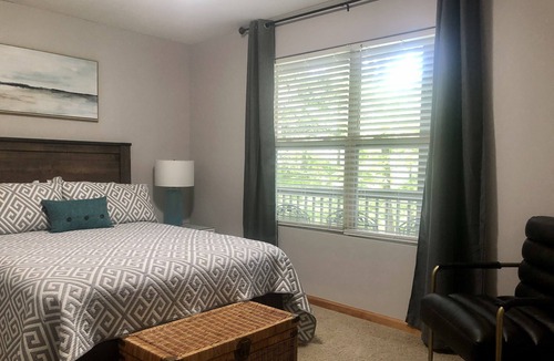 Flat Hollow Marina House | LAKEFRONT~ PRIVATE DOCK~ WiFi~ CLOSE TO MARINA~ HOT TUB~ No-Wake Cove~ 6BD,3BA