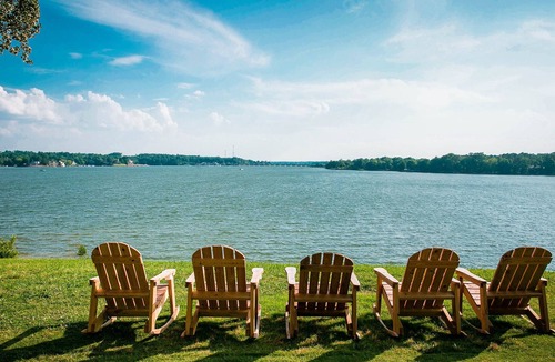 Steele Creek Cabin | Lakefront Property One Bedroom Cabin #3 at Long Cove Resort - Flexible Cancellation! by RedAwning