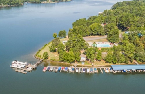 Steele Creek Cabin | Lakefront Property One Bedroom Cabin #3 at Long Cove Resort - Flexible Cancellation! by RedAwning