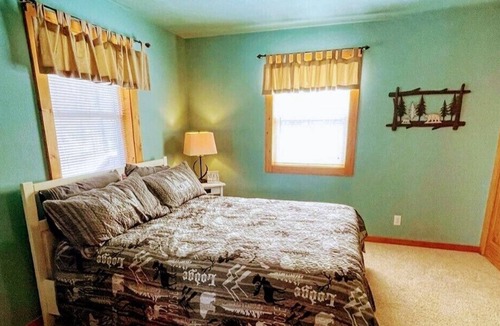Deerbrook House | Lakefront Retreat- Cozy and Comfortable- Sleep up to 13! Dog Friendly!