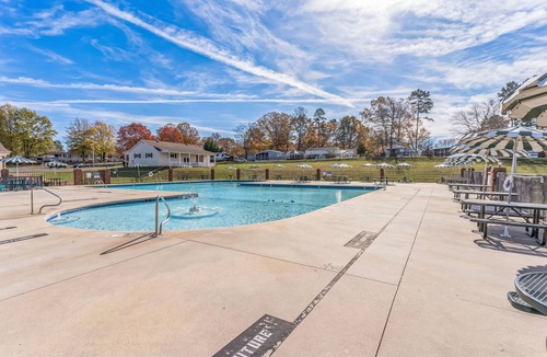 New London House | Lakefront Retreat In Badin Shores Resort 2 Bedroom Home