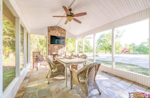 Hartwell House | Lakefront Retreat on Lake Hartwell - 5 mins to downtown Hartwell