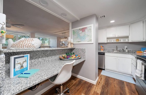 Mid America Condo | Lakefront Retreat: Updated Condo with Resort Amenities, Lake Views, Pool & Close to Hot Springs Fun!