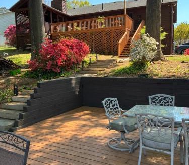 Marietta House | Lakefront Serenity