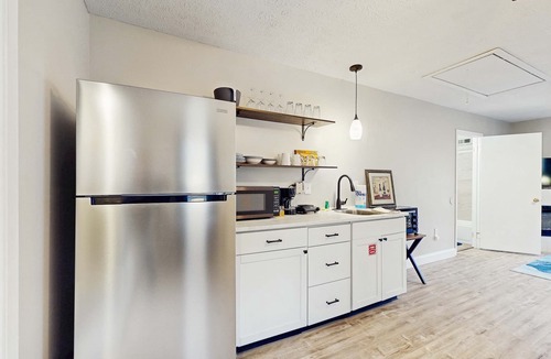 Caryville House | Lakefront Studio, Sleeps 2・Deck・Grill・Dogs Allowed