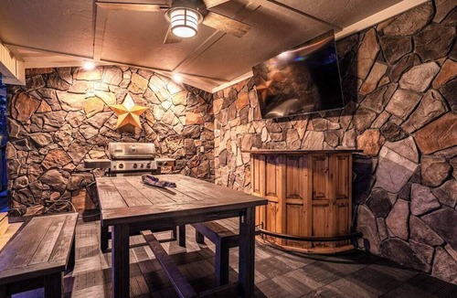 Piney House | Lakefront Swim Spa Oasis on Main Channel in Hot Springs