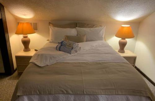 Village of Four Seasons House | Lakefront Treetop Village 3BD3BADeckPool-6PP