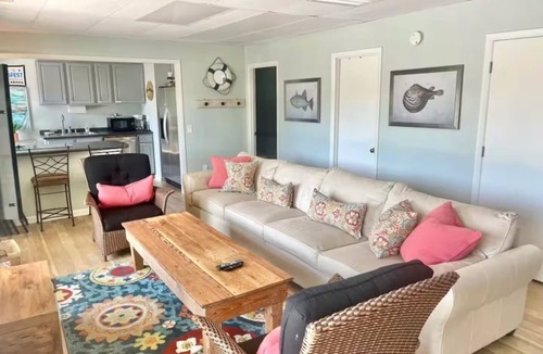 Florence House | Lakefront Two-Level Home Sleeps 10 - 4 Queen Beds, 2 Kitchens, Covered Parking