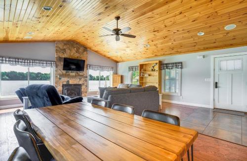 Howe House | Lakefront Vacation Rental ~ 10 Mi to Shipshewana!