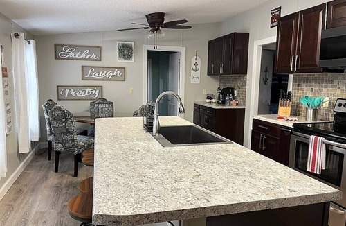 Jacksboro House | Lakefront w/few steps to water & private boat dock