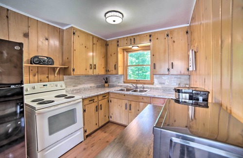 Brazeau Cottage | Lakefront Wisconsin Cottage w/Dock & Hot Tub!