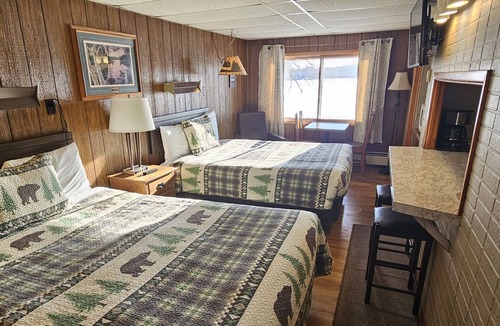 Iron River Hotel | Lakeshore Motel Ice Lake