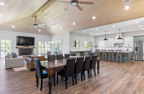 Jacksons' Gap House | Lakeshore Oasis on Lake Martin, Lakeshore Oasis- Luxurious 5Br, Lakefront Home, Sleeps 14