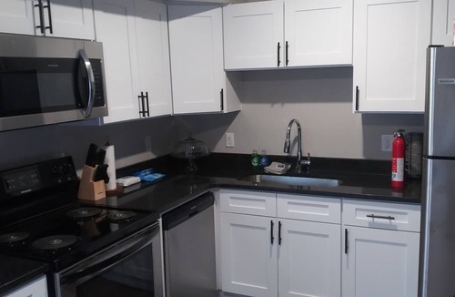 West Bloomfield House | ^LAKESIDE LUXURY TOWNHOME* 3BDRMS/2.5BTHRM/2CAR GARAGE!^