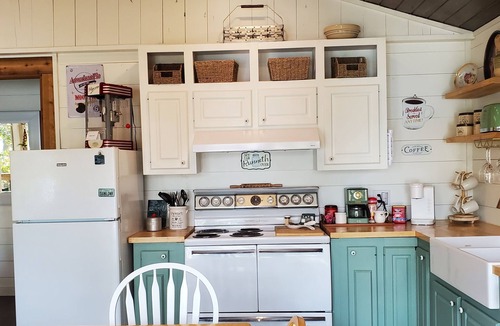 Avinger House | Lakeside Cabin on Lake O' the Pines Tx