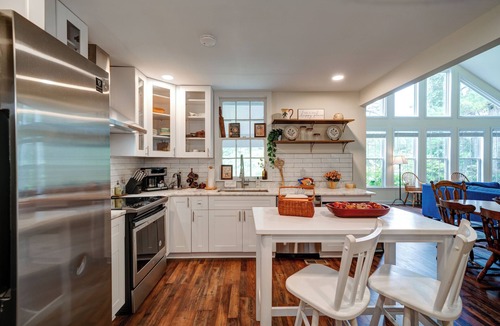 Jasper Cottage | Lakeside Country Cottage – Charming Waterfront 3 BDR w/Amazing Views!